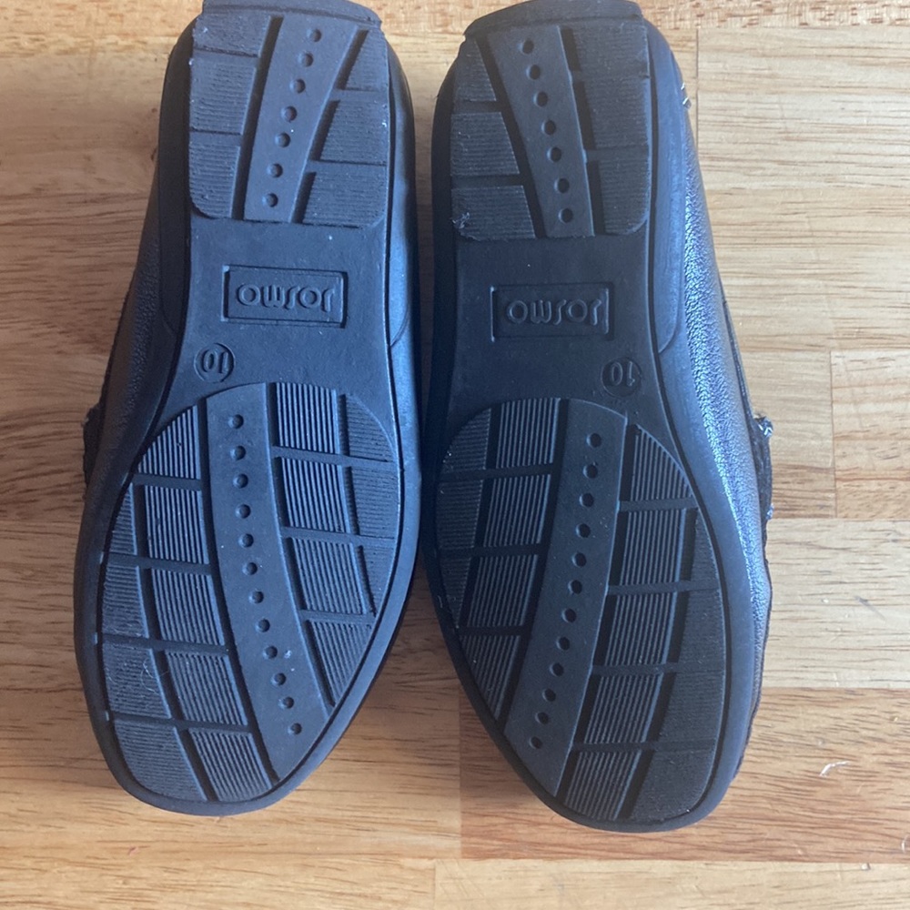 Black dress shoes size 10 toddler. - Picture 4 of 6